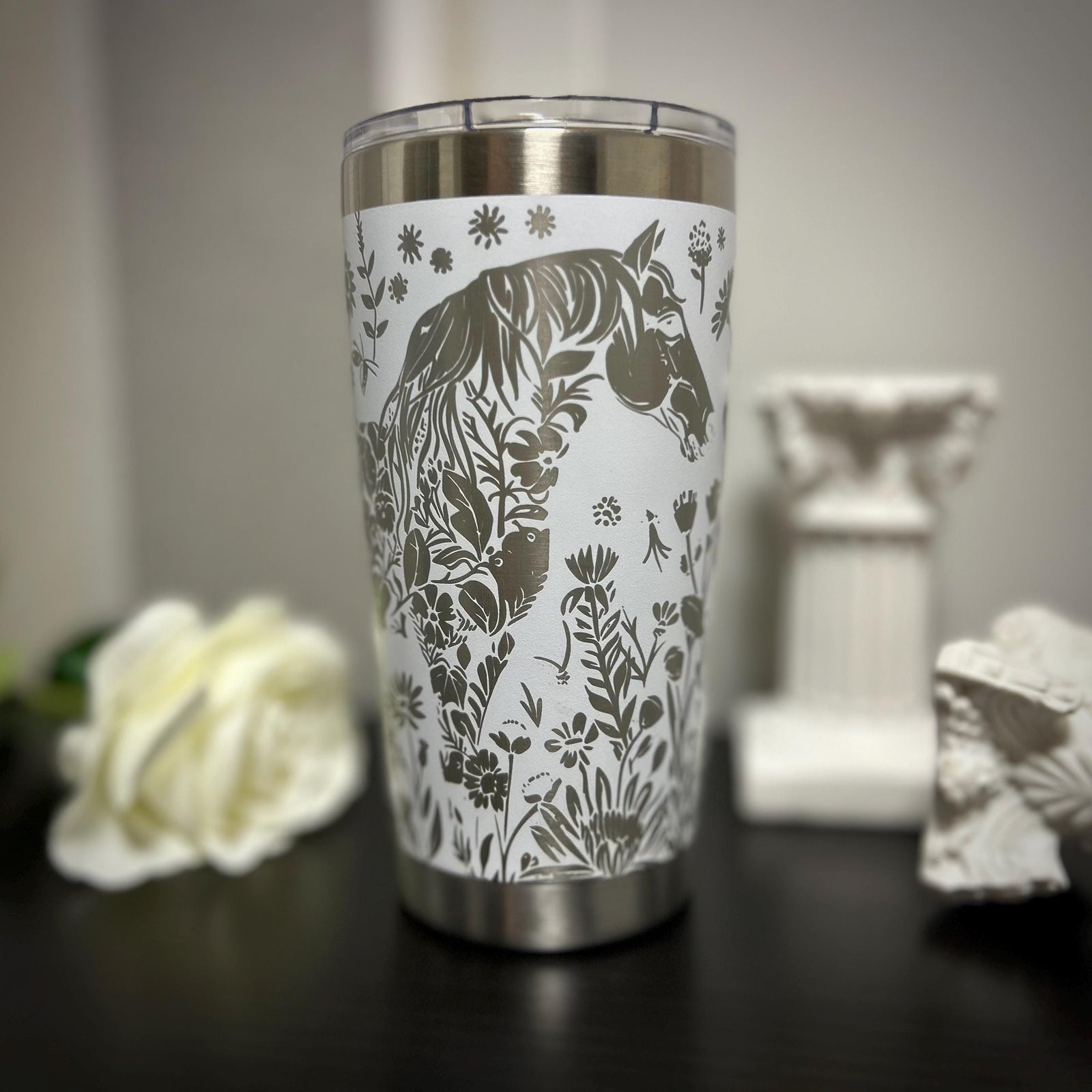 20oz - Horse and Flowers Engraved Tumbler